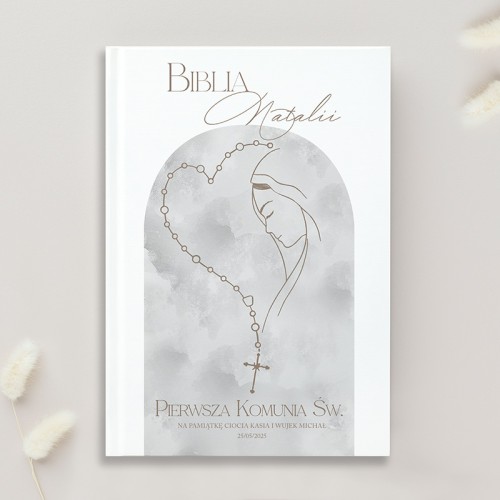 Elegancka biblia na Komunię z motywem Maryi i różańca personalizowana imieniem.