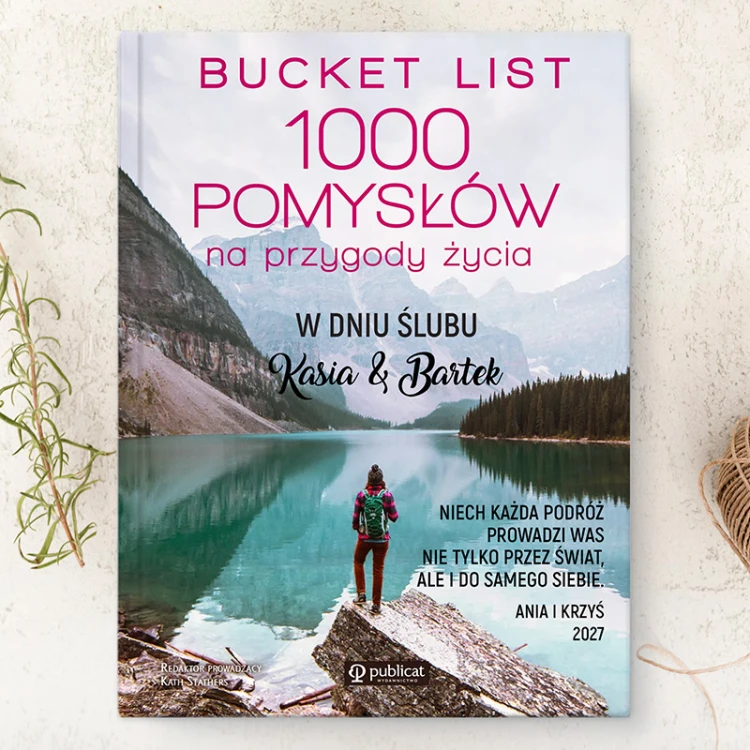 Książka Bucket List z 1000 pomysłów na podróżowanie. Personalizowany i kreatywny prezent dla pary na ślub.