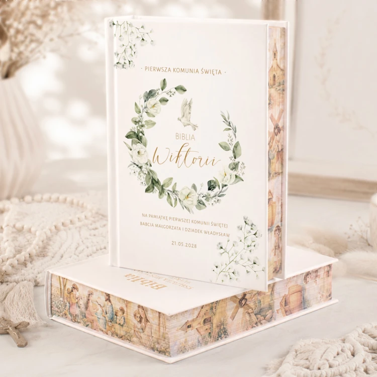 Biblia z imieniem na okładce białe kwiaty