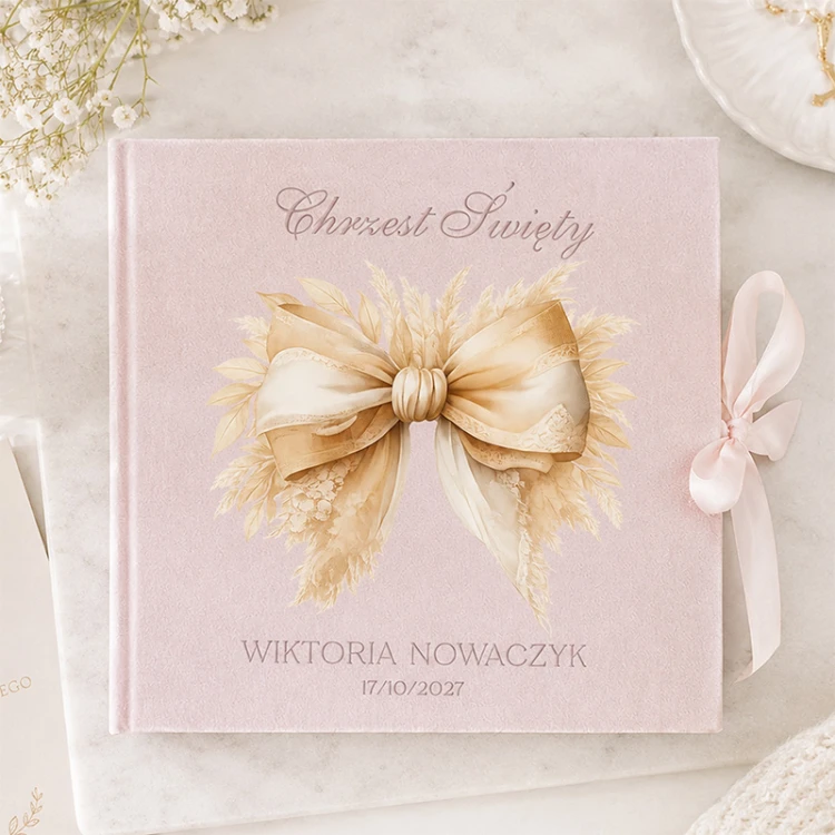 Welurowy album z kieszeniami dla dziecka na Chrzest.
