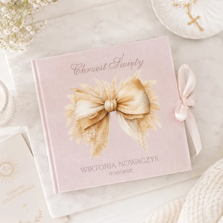 Album z kokardką oraz personalizowanym grawerem na Chrzest.