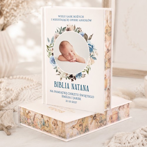 Biblia dla chłopca ze zdobionymi brzegami na Chrzest