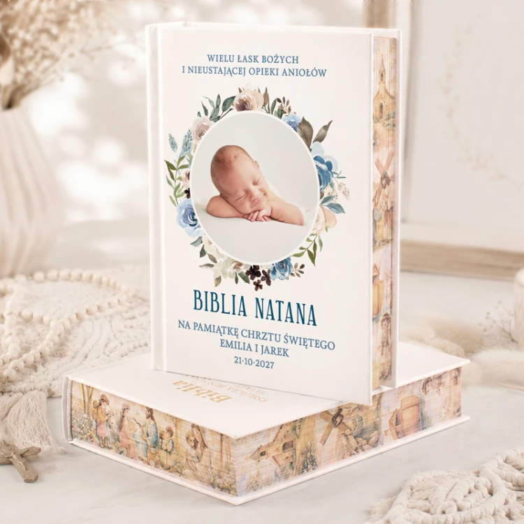 Biblia dla chłopca ze zdobionymi brzegami na Chrzest