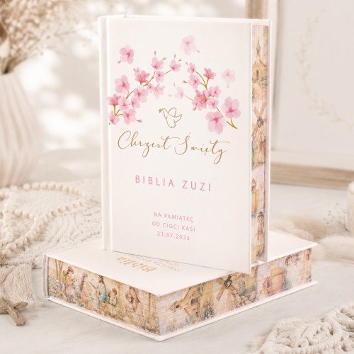 Biblia dla dziewczynki z personalizowanym imieniem i barwionymi brzegami