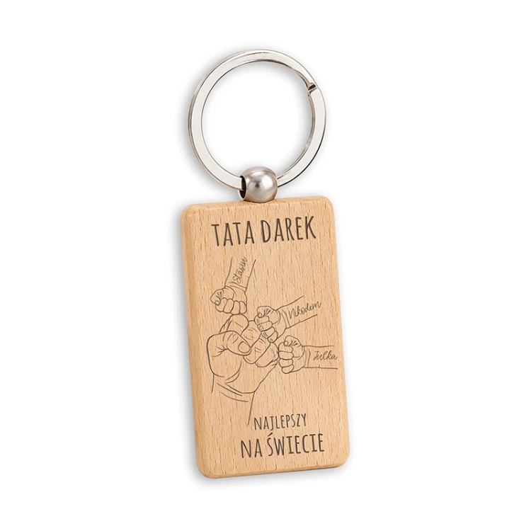Personalizowany brelok dla taty z naturalnego drewna z motywem dziecięcych rączek.