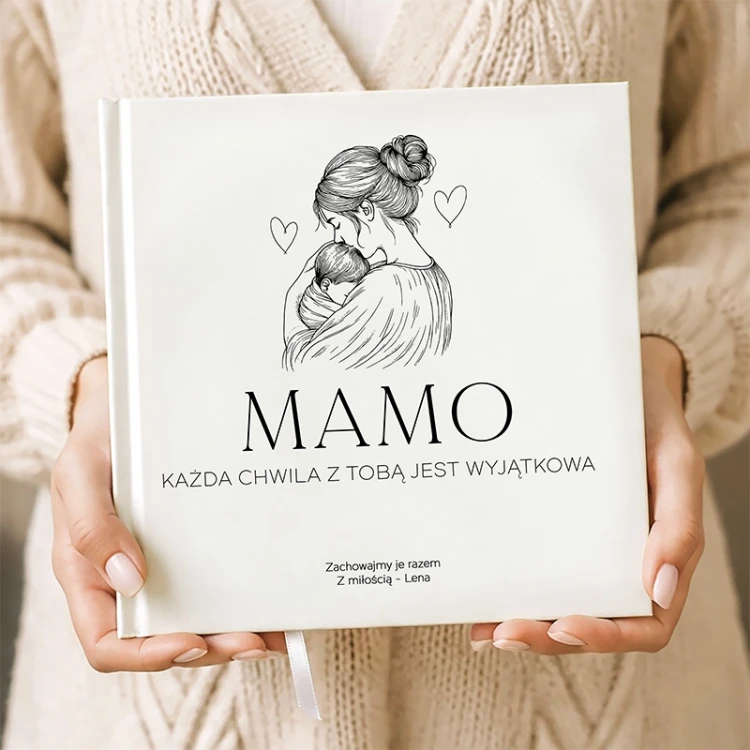 Pamiętnik rodzinny z pytaniami pomagającymi zachować historię mamy.
