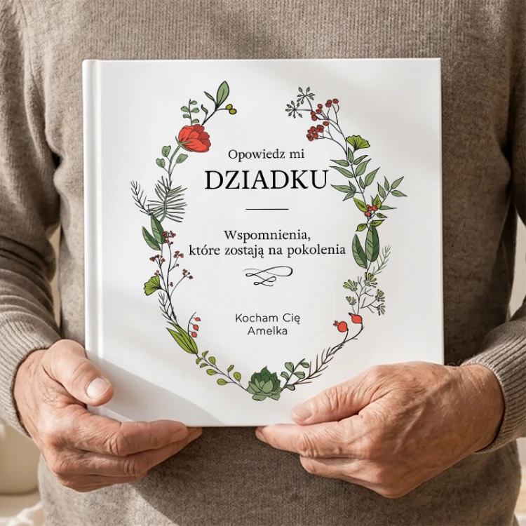 Książka w twardej oprawie z roślinnym wiankiem i napisem „Opowiedz mi Dziadku”.