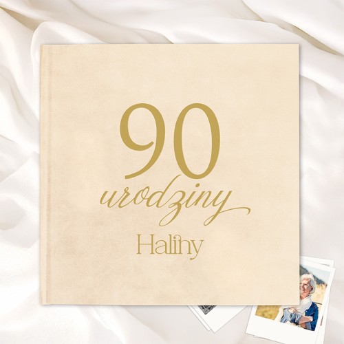 Welurowa księga album na okrągłe urodziny z imieniem jubilata.