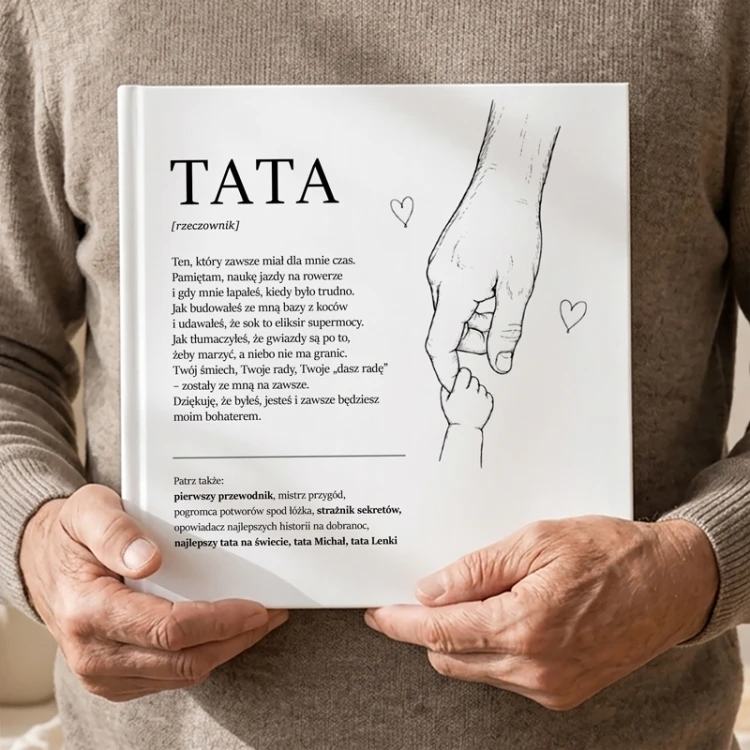 Książka na wspomnienia Opowiedz mi z definicją słowa Tata na jasnej twardej okładce.