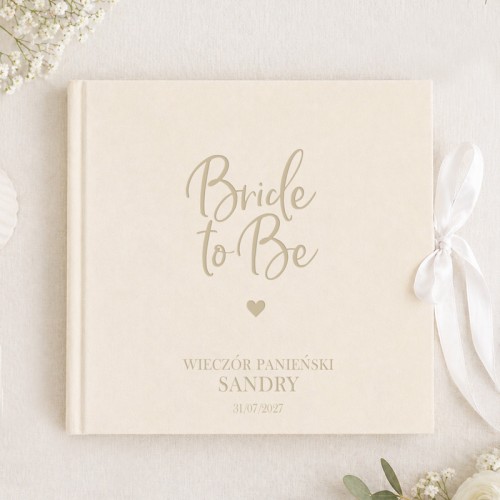 Personalizowany album na zdjęcia z napisem „Bride to Be”.