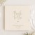 Personalizowany album na zdjęcia z napisem „Bride to Be”.
