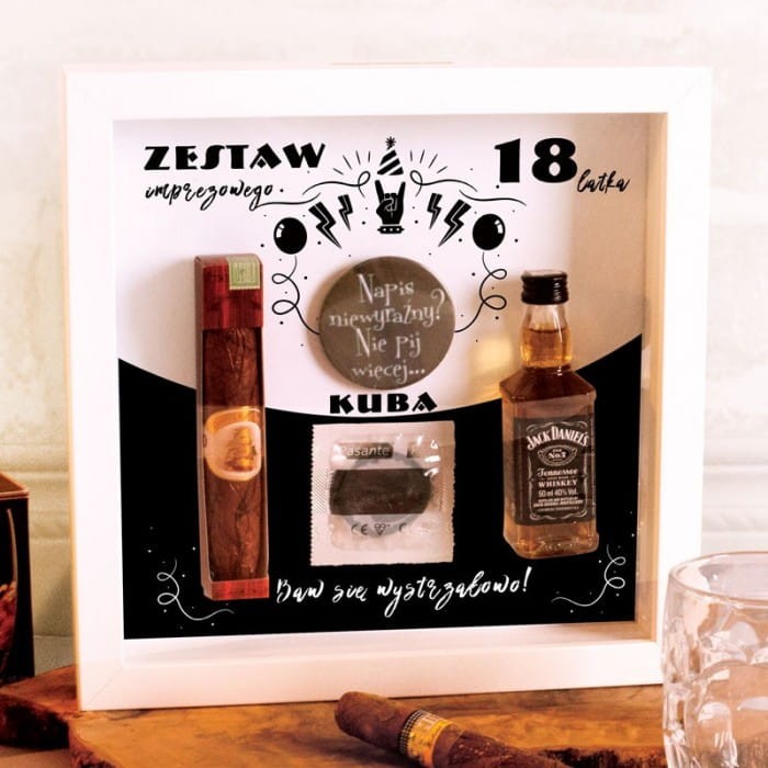 RAMKA z gadżetami na 18 urodziny W razie potrzeby zbić szybkę