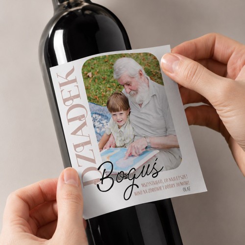 Personalizowana etykieta na butelkę ze zdjęciem to elegancki dodatek do prezentu dla babci, dziadka, mamy, taty lub bliskiej osoby.
