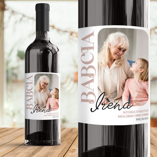 Etykieta na wino ze zdjęciem, imieniem i dedykacją sprawdzi się jako prezent na urodziny, imieniny, święta i rodzinne okazje.