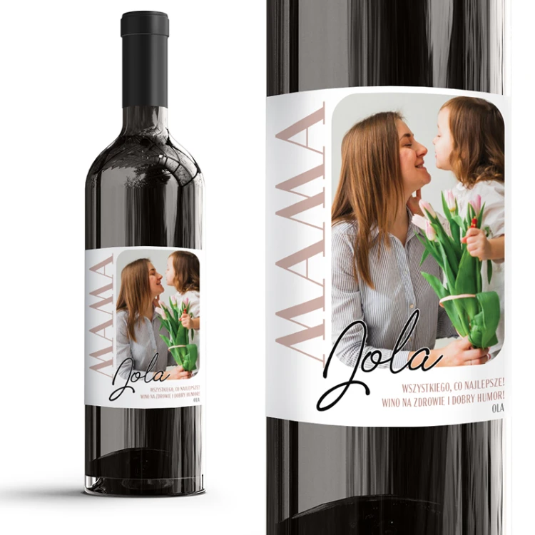 Prezent w formie naklejki na wino dla bliskich.