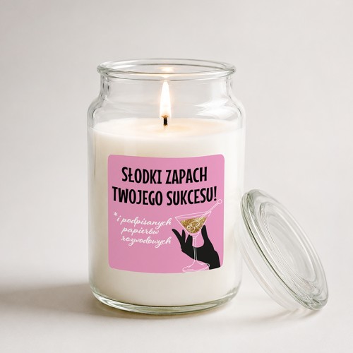 Świeca w szklanym słoiku o pięknym zapachu dla rozwódki.