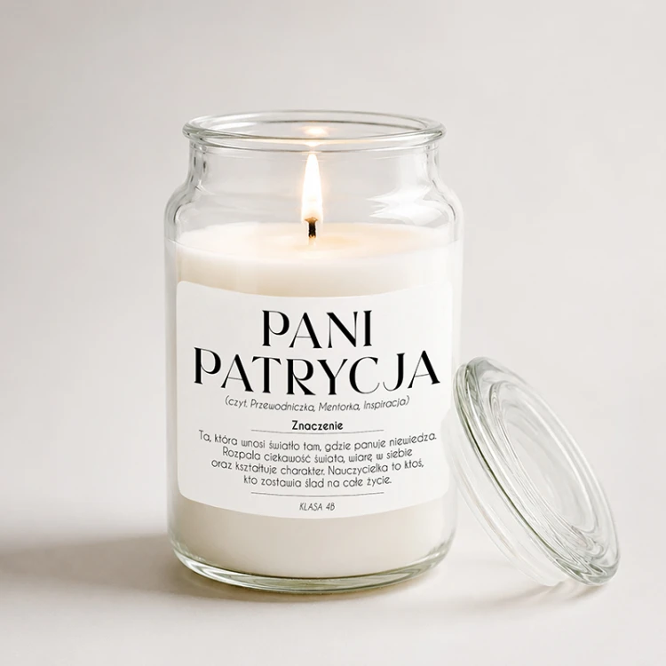 Świeca zapachowa z personalizowaną etykietą.