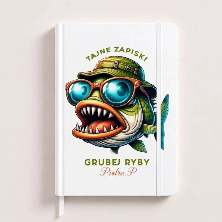Notatnik personalizowany Dla Grubej Ryby to wyjątkowy dodatek dla każdego pasjonata wędkarstwa.