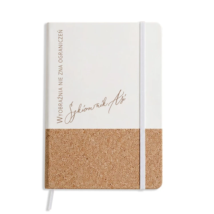 Personalizowany notes wyposażony w gumkę oraz wstążkę do zaznaczania stron.