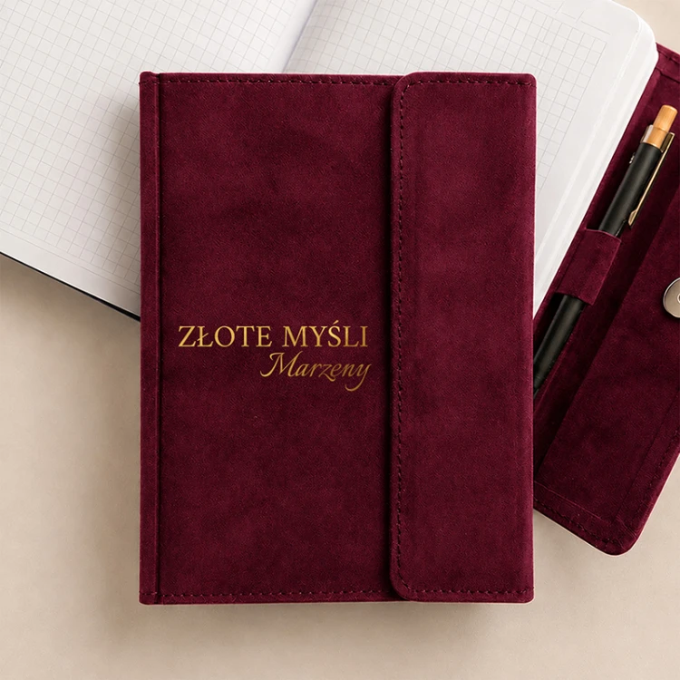 Personalizowany notatnik welurowy dla kobiety.