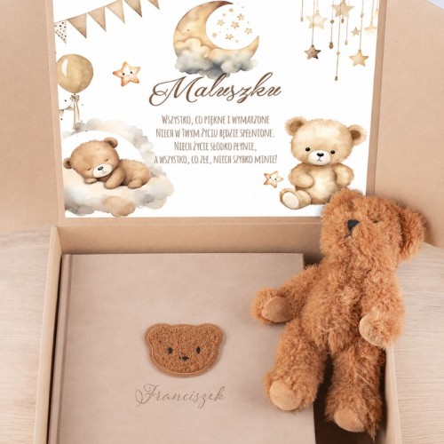 Personalizowany zestaw prezentowy dla dziecka z albumem na zdjęcia, pluszowym misiem.