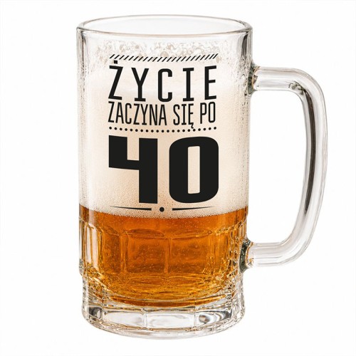 Szklany kufel z nadrukiem „Życie zaczyna się po 40” doskonale sprawdzi się na 40. urodziny.