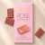 Różowa czekolada Rose Chocolate to elegancki słodki prezent dla kobiety na urodziny, imieniny lub Dzień Kobiet.