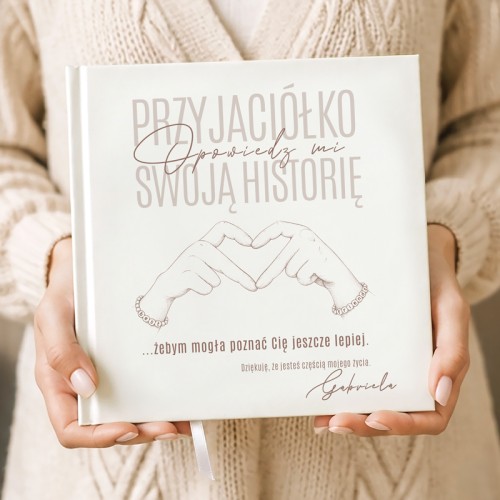 Książka wspomnień „Opowiedz mi” dla przyjaciółki to osobisty prezent z dedykacją i miejscem na zapisanie historii.