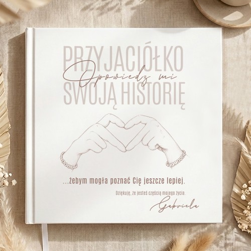 Książka wspomnień dla przyjaciółki z napisem „Przyjaciółko opowiedz mi swoją historię”.