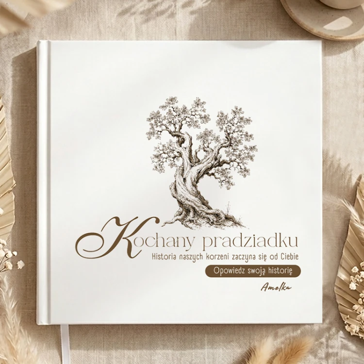 Personalizowana książka dla pradziadka zawiera podpis prawnuczki oraz miejsce na rodzinne historie.