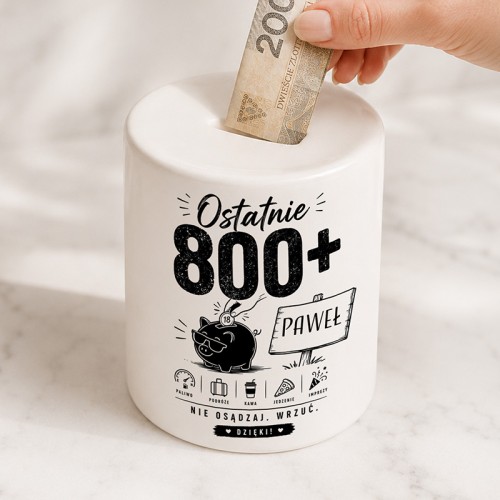 Personalizowana skarbonka „Ostatnie 800+” to zabawny prezent na 18 urodziny.