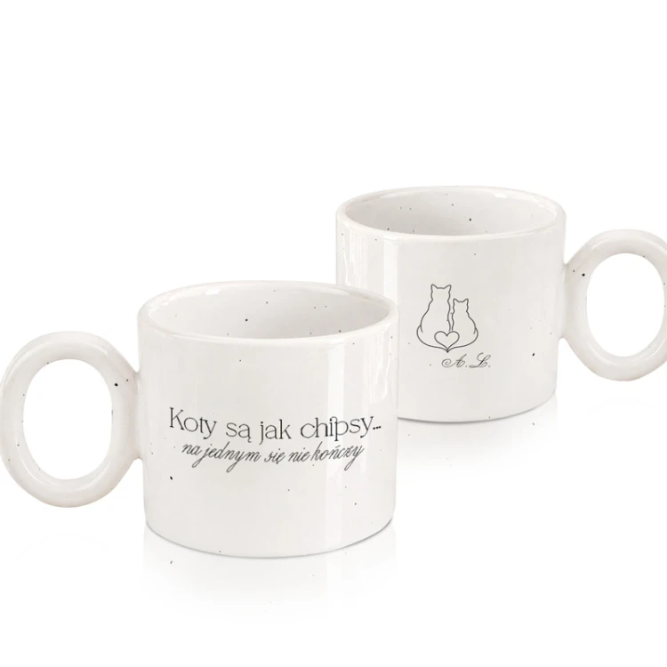 Ceramiczny kubek z kotami dla miłośniczki kotów.