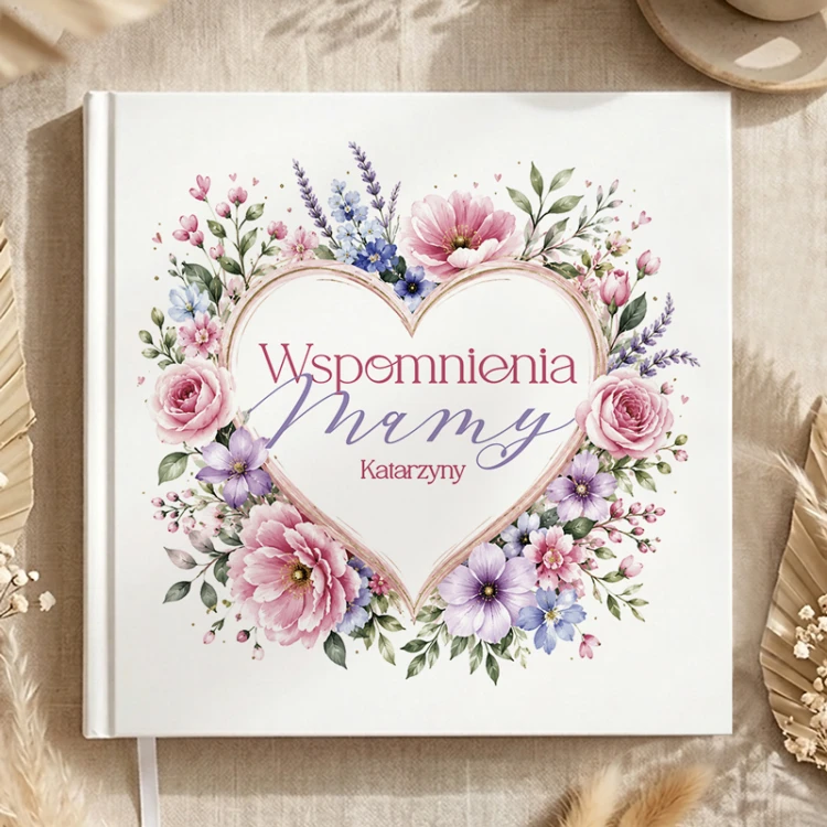 Personalizowana księga wspomnień dla mamy w jasnej aranżacji.