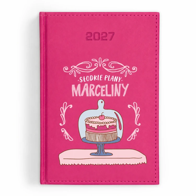 Personalizowany różowy kalendarz książkowy 2027 z motywem tortu.