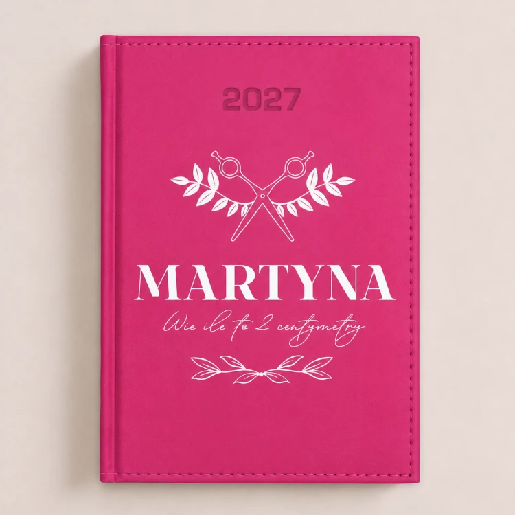 Personalizowany kalendarz książkowy 2027 z imieniem to praktyczny organizer dla fryzjerki.
