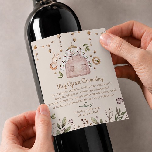 Personalizowana etykieta na alkohol dla Ochrzestnych to elegancki dodatek do prezentu z okazji Chrztu Świętego.
