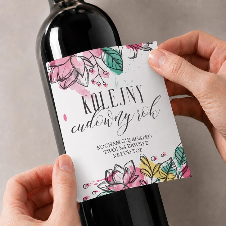 Personalizowana etykieta na wino na rocznicę.