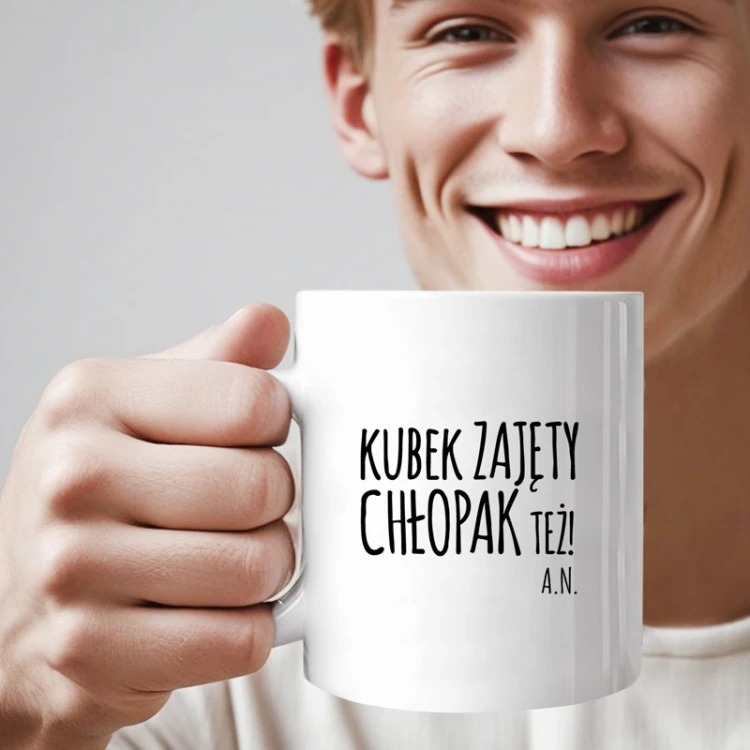 Zabawny kubek dla chłopaka z inicjałami na Dzień Chłopaka