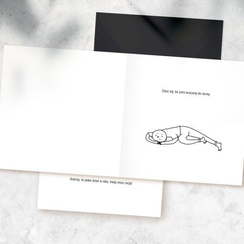 Personalizowana kartka dla mężczyzny z humorystycznym tekstem sprawdzi się dla chłopaka, męża lub partnera.