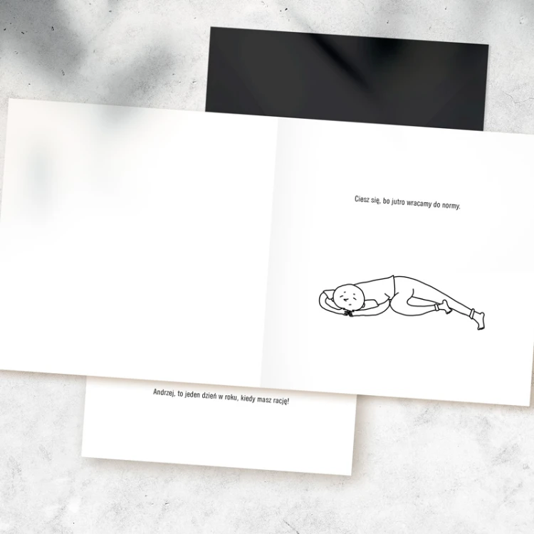 Personalizowana kartka dla mężczyzny z humorystycznym tekstem sprawdzi się dla chłopaka, męża lub partnera.