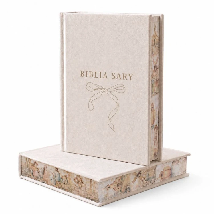 Welurowa Biblia na prezent religijny dla dziewczynki z personalizacją na okładce