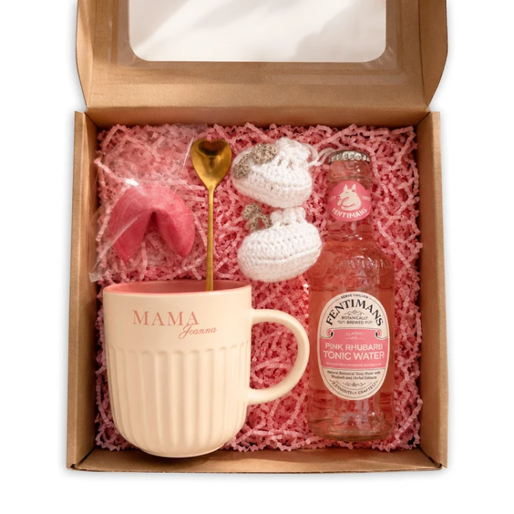 BOX prezentowy dla świeżo upieczonej mamy z personalizowanym kubkiem Mama.