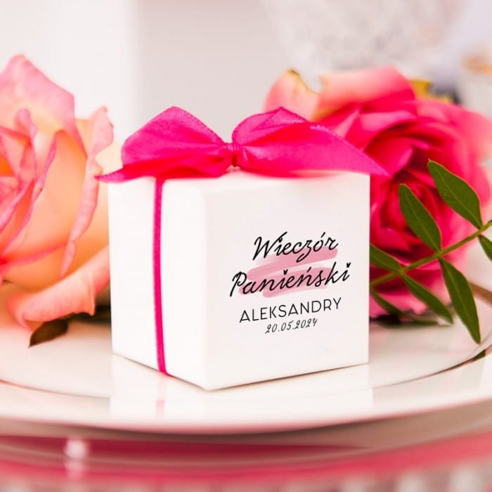 PUDEŁECZKA kwadrat Wieczór Panieński 10szt. (+etykiety +fuksjowe kokardki)