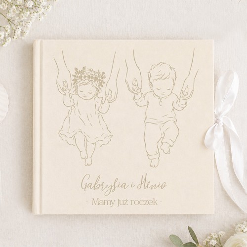 Personalizowany welurowy album dla bliźniaków na roczek