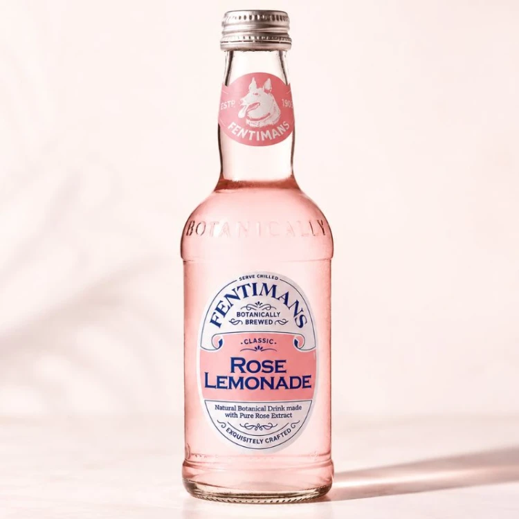 Lemoniada różano-cytrynowa Rose Lemonade do kobiecego zestawu prezentowego.