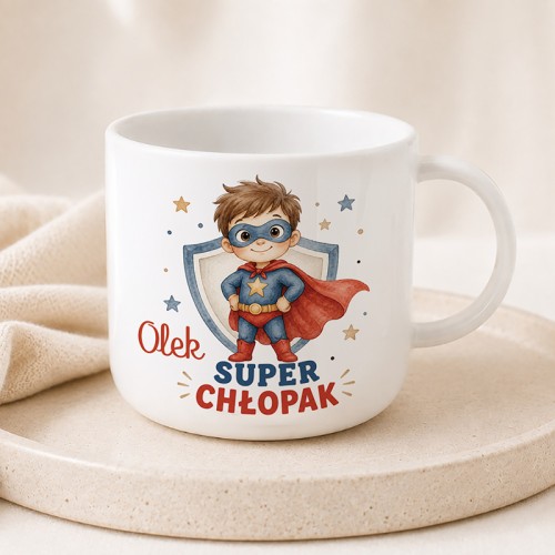 Personalizowany kubek na Dzień Chłopaka z imieniem Olek, grafiką superbohatera i napisem Super Chłopak.
