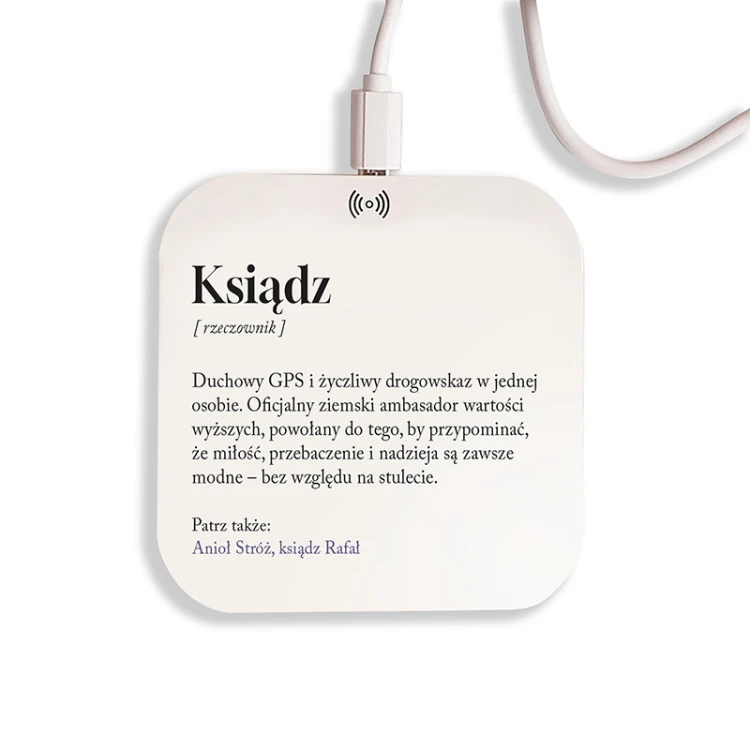 Zabawny prezent dla księdza w formie ładowarki indukcyjnej z personalizacją.