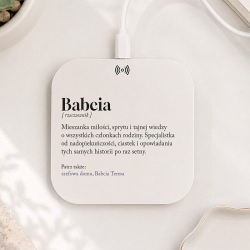 Personalizowana ładowarka indukcyjna z definicją Babci na prezent.