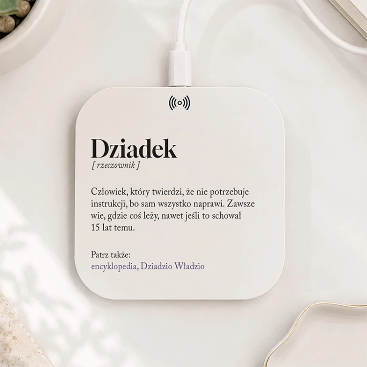 Personalizowana ładowarka indukcyjna z definicją Dziadka na prezent.