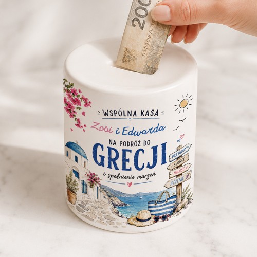 Ceramiczna skarbonka dla pary na podróż do Grecji z personalizowanymi imionami i wakacyjną grafiką.